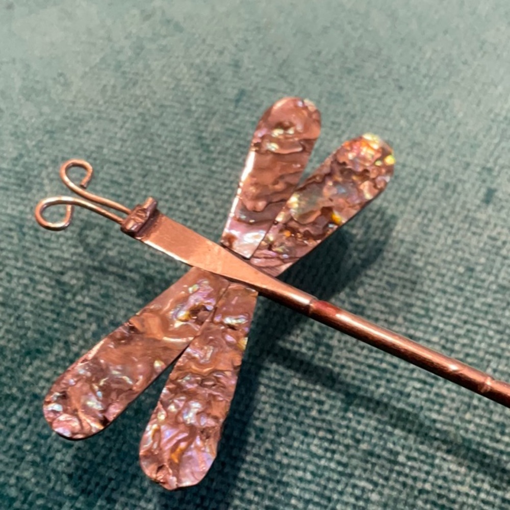 Huge dragonfly broach pin with mother of pearl wings!